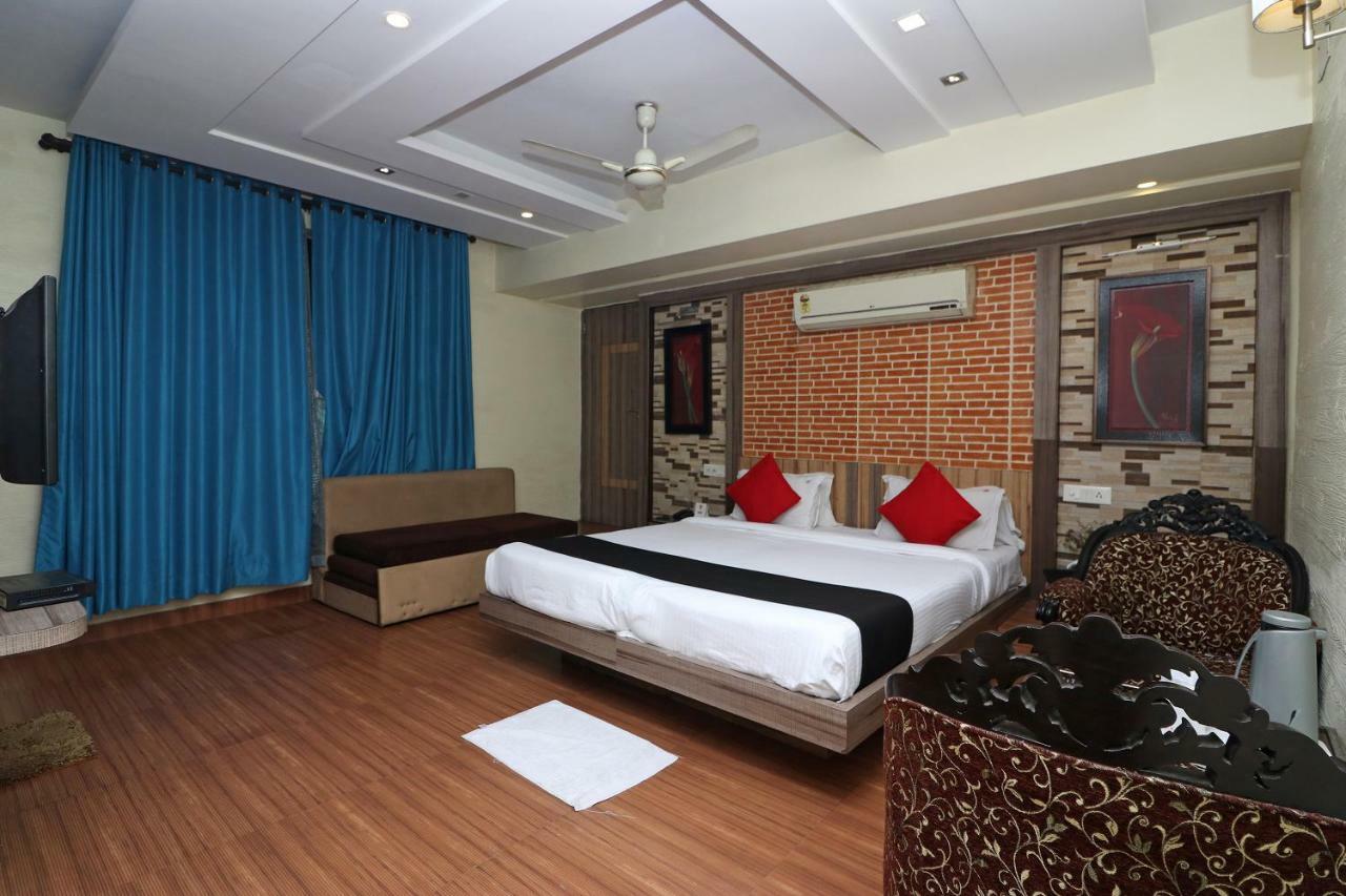 Hotel Heaven Calcutta Buitenkant foto