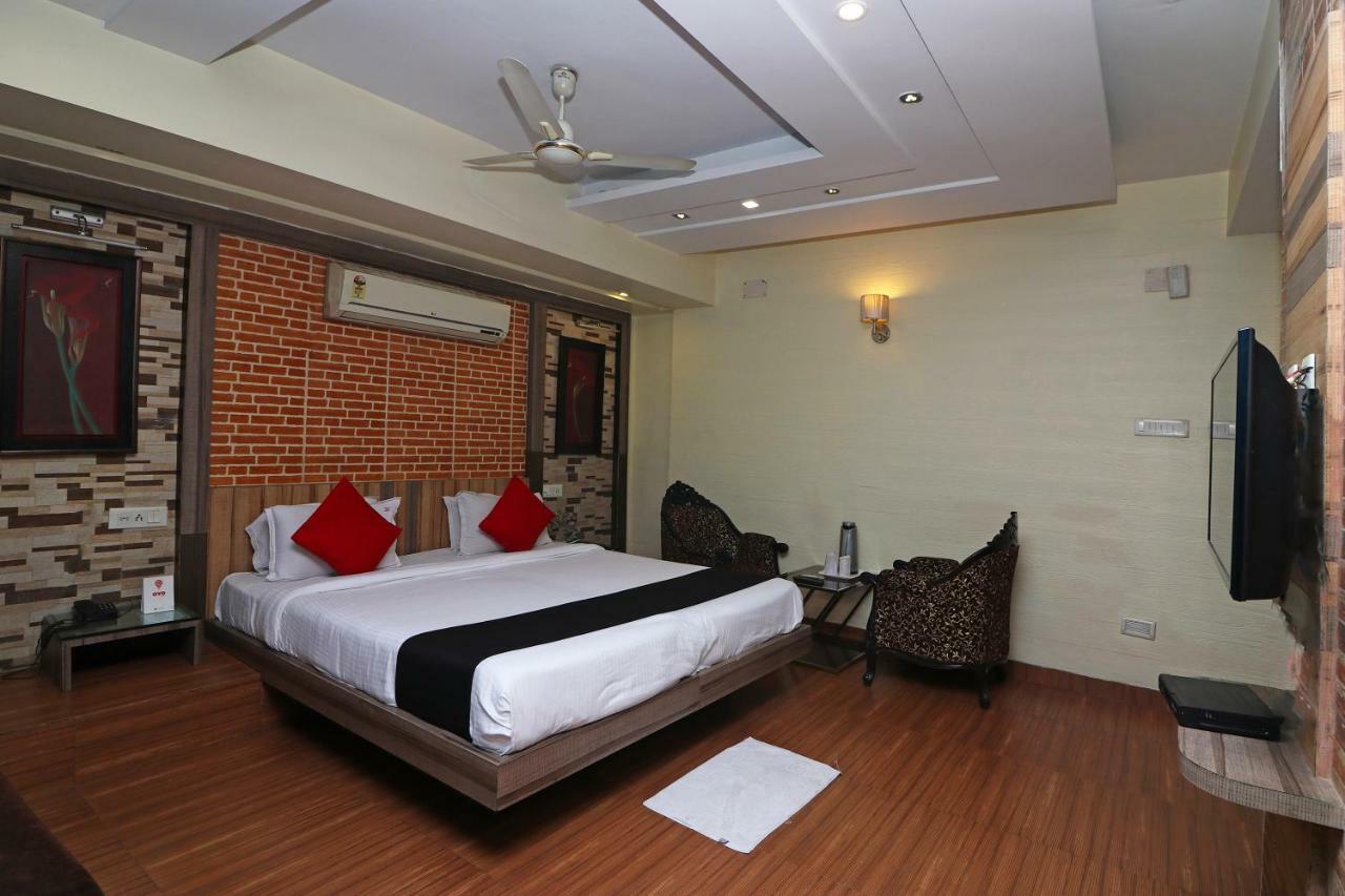 Hotel Heaven Calcutta Buitenkant foto