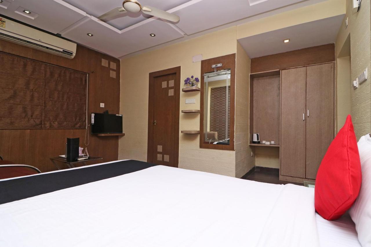 Hotel Heaven Calcutta Buitenkant foto